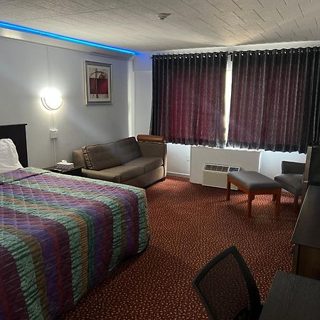 Lively Inn And Suites - Sudbury Naughton エクステリア 写真