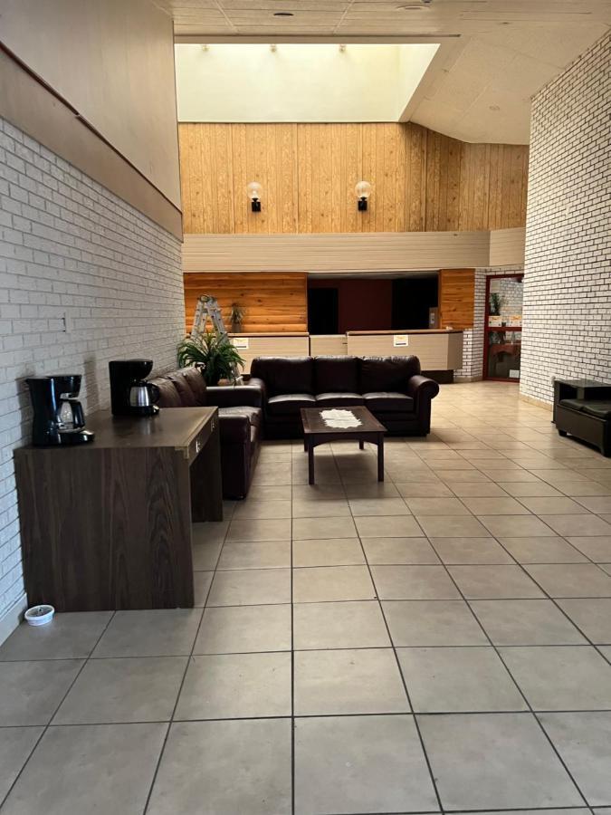 Lively Inn And Suites - Sudbury Naughton エクステリア 写真