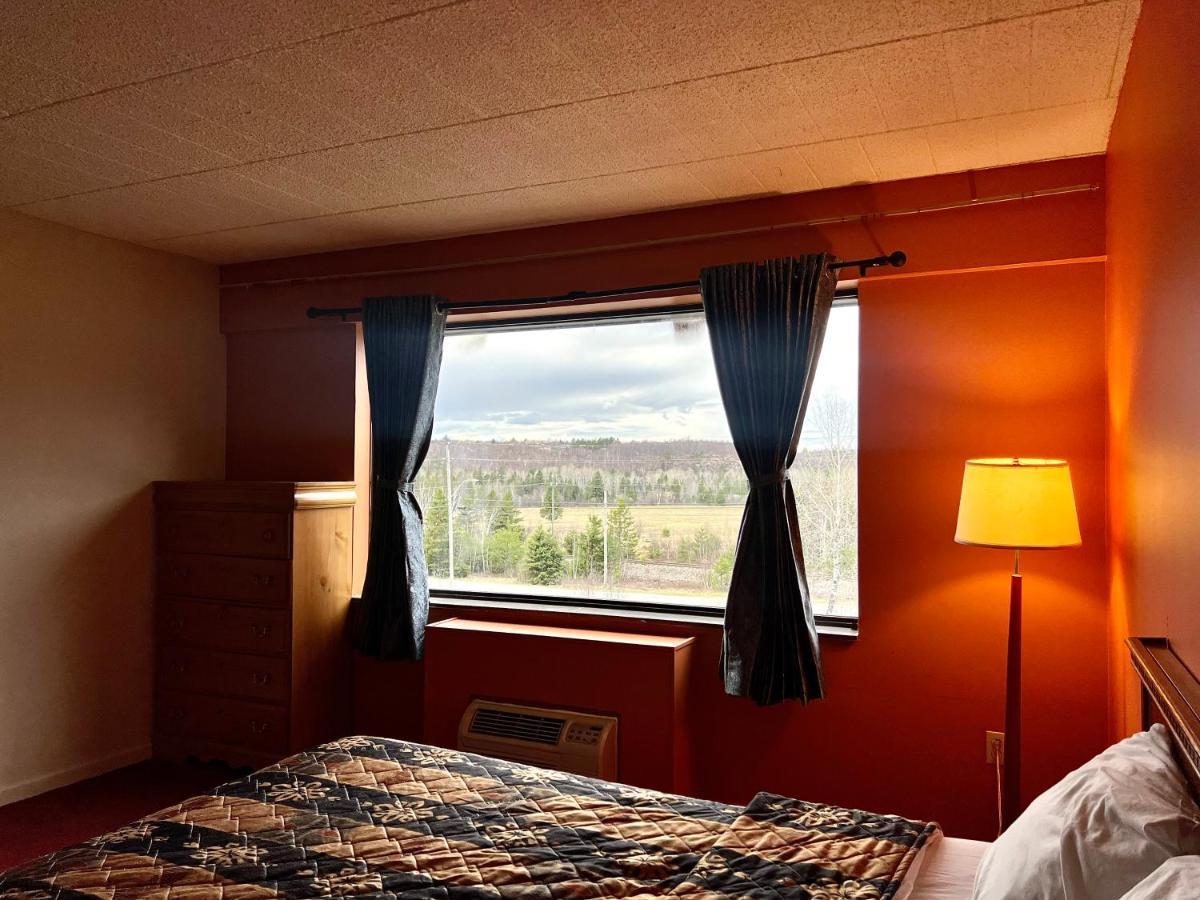 Lively Inn And Suites - Sudbury Naughton エクステリア 写真