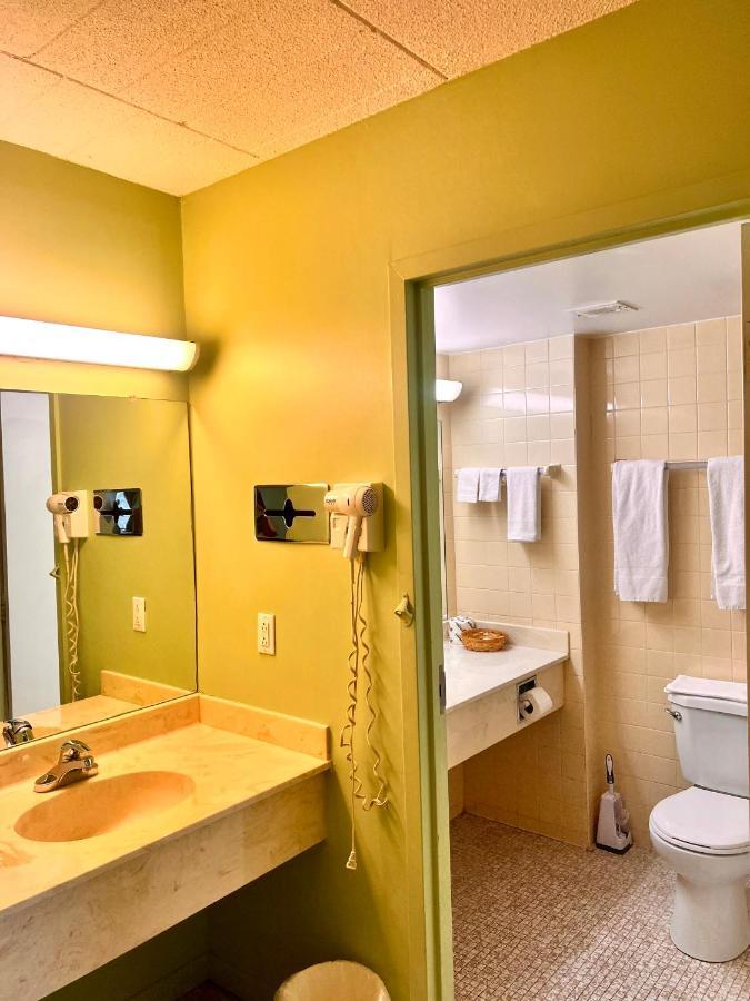 Lively Inn And Suites - Sudbury Naughton エクステリア 写真